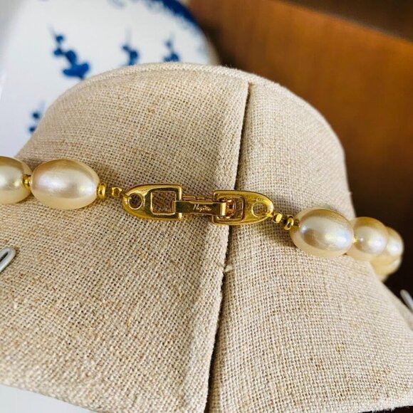 Vintage Napier Graduated Faux Pearl and Gold Beaded Necklace Pearl Revival - Picture 3 of 3